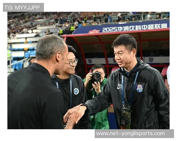 足球边裁的职责与挑战：如何在比赛中保持公正与专业